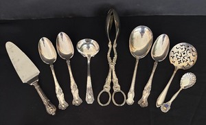 lot 66 image: Selection of Vintage Silver Plated Serving Utensils by Rogers Bros, National, Community Plate and More