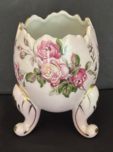 lot 68 image: Vintage Napcoware Ceramic Cracked Egg Footed Vase