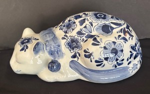 lot 70 image: Blue and White Sleeping Cat Decor with Hand Painted Design