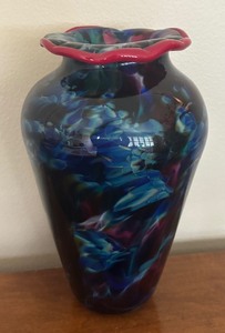 lot 73 image: Stunning Vintage Hand Blown Art Glass Vase