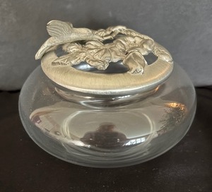 lot 101 image: Vintage Seagull Pewter Potpourri Bowl  Jar with a Pewter Lid featuring a Hummingbird Design