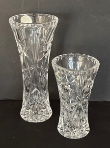 lot 108 image: Two Lenox Crystal Starburst  Pinwheel Crystal Bud Vases