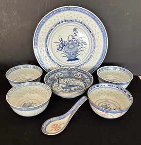 lot 112 image: Collection of Asian Style Plate, Bowls and Spoon