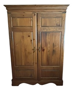 lot 20 image: Vintage Pine Wood Wardrobe