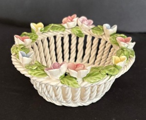 lot 126 image: Lovely Floral Accented Porcelain Basket Dish by Levante