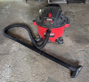 lot 140 image: Craftsman 12 Gallon Wet  Dry Vac Model 113.177650