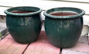 lot 167 image: Pair of Ceramic Forest Green Planter Pots