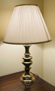 lot 143 image: Vintage Brass Lamp