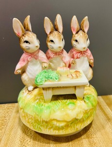 lot 92 image: Vintage Schmid Beatrix Potter Music Box Featuring Flopsy, Mopsy, and Cottontail
