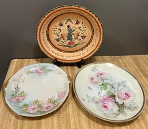 lot 95 image: Three Decorative Vintage Plates