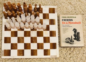 lot 86 image: Beautiful Onyx Mexican Chess Set