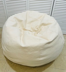 lot 50 image: Wonderful Handmade White Fluffy Beanbag Chair