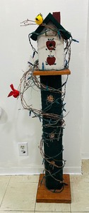 lot 53 image: Fun Pedestal Bird House Decor with Lights