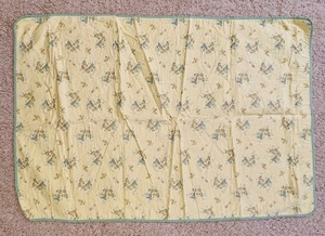 lot 56 image: Adorable Vintage Petite Vintage Quilt