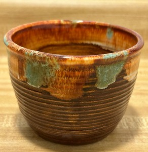 lot 81 image: Pretty Petite Signed Pottery Dish
