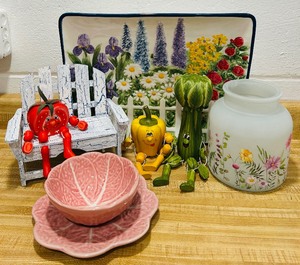 lot 83 image: Bright and Pretty Home Decor