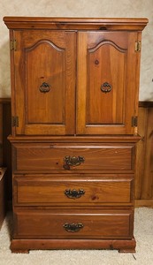 lot 43 image: Stylish and Petite Vintage Wooden Armoire