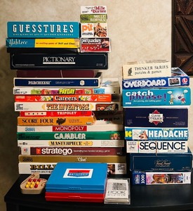 lot 44 image: Amazing Vintage Game Night Perfect for the Cabin and Night of Family Fun