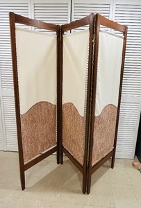 lot 16 image: Gorgeous Hand Made Room Screen Divider