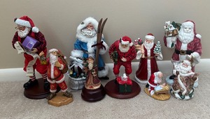lot 183 image: Festive Santa Figurines by Roman, Fitz & Floyd, Bachmans and More