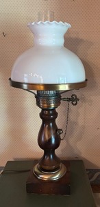 lot 187 image: Vintage Kerosene Style Lamp