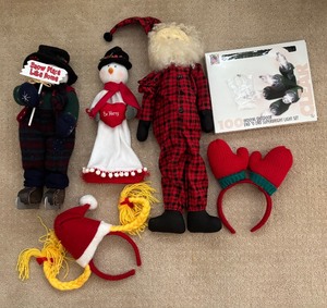 lot 191 image: Holiday Headbands, Dolls and Lights