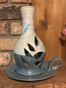 lot 199 image: Pretty Two Toned Pottery Candle Holder