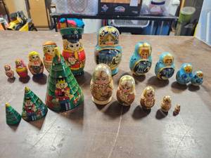 lot 44 image: Variety Of Collectable Nesting Dolls
