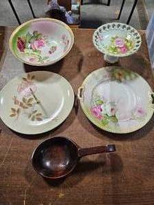 lot 25 image: Vintage Floral Dishes & Unique Wood Bowl