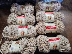lot 34 image: 8-Skeins Deborah Norville Premium Yarns - Cuddle FleeceBiscuit