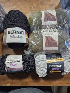 lot 36 image: 5-Skeins Assorted Blanket Yarn