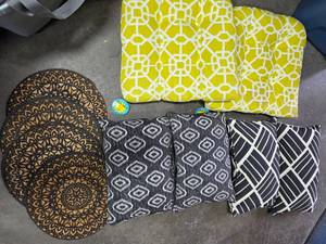lot 43 image: 2-Chair Cushions, 4-Decorative Pillows, Set of 4-Placemats