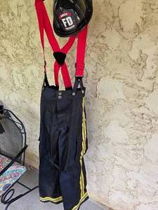 lot 45 image: Costume Adult Size (XL) Firefighter