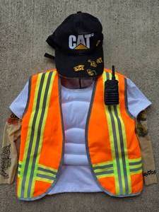 lot 54 image: Costume Kids Road Worker