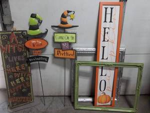 lot 56 image: Halloween Yard Stakes, Signs & Frames