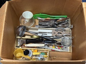 lot 13 image: Kitchen and Household Items