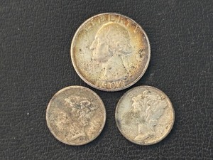 lot 59 image: Silver Mercury Dimes and Washington Quarter