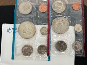 lot 11 image: 1977 P & D Mint Set