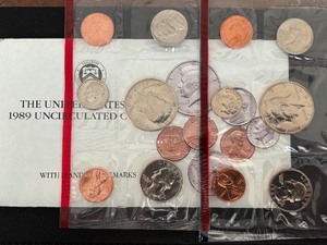 lot 17 image: 1989 P & D Mint Set