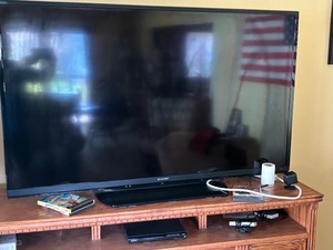 lot 3 image: Sharp 60 TV