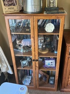 lot 6 image: BookshelfCabinet