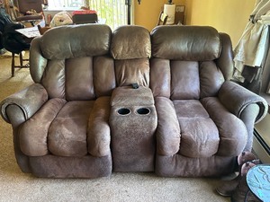 lot 8 image: Dual Recliner