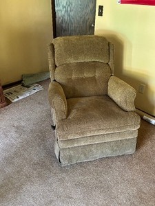 lot 10 image: Recliner
