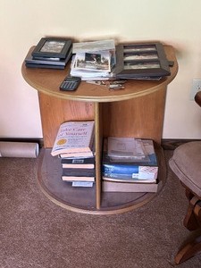 lot 11 image: End Table