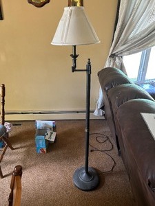 lot 12 image: Lamp