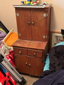 lot 31 image: Small Cabinet with Drawers