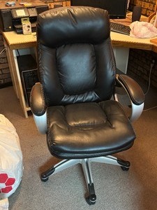 lot 42 image: Office Chair
