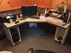 lot 43 image: Office Corner Desk
