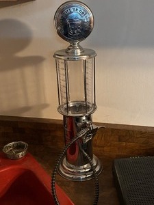 lot 44 image: Miniature Gas Pump Drink Filler