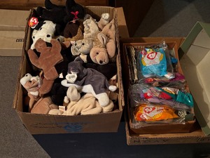 lot 58 image: Beanie Babies